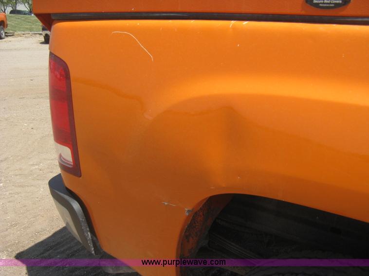 image for item G8336 2009 GMC Sierra 2500HD Ext. Cab pickup truck