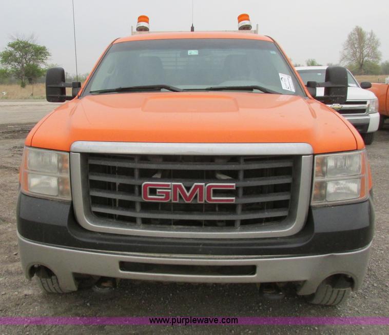 image for item G8337 2009 GMC Sierra 2500HD Ext. Cab pickup truck