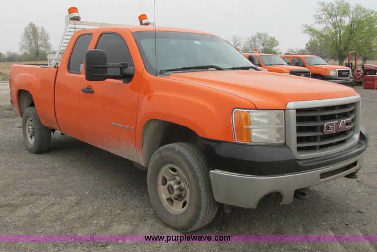 image for item G8337 2009 GMC Sierra 2500HD Ext. Cab pickup truck
