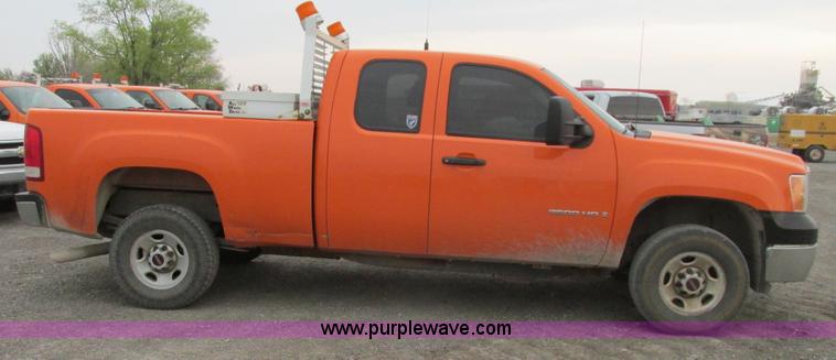 image for item G8337 2009 GMC Sierra 2500HD Ext. Cab pickup truck