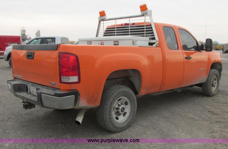 image for item G8337 2009 GMC Sierra 2500HD Ext. Cab pickup truck