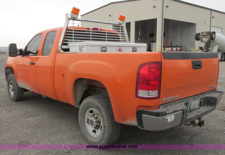 image for item G8337 2009 GMC Sierra 2500HD Ext. Cab pickup truck
