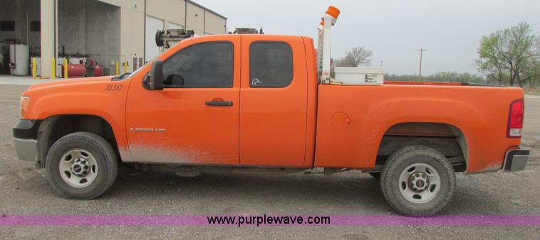 image for item G8337 2009 GMC Sierra 2500HD Ext. Cab pickup truck