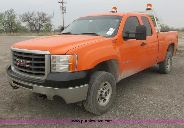 image for item G8337 2009 GMC Sierra 2500HD Ext. Cab pickup truck