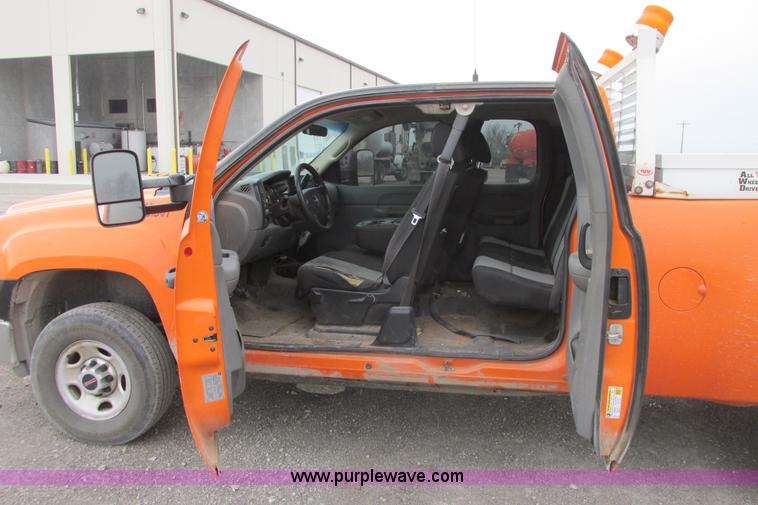 image for item G8337 2009 GMC Sierra 2500HD Ext. Cab pickup truck