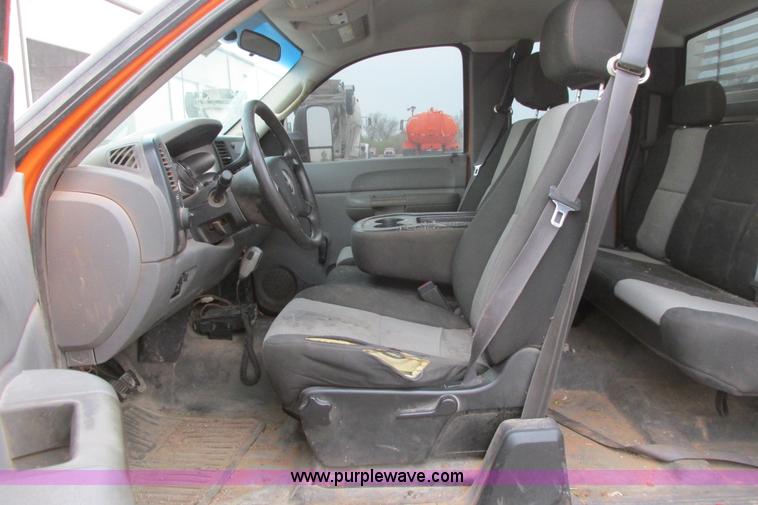 image for item G8337 2009 GMC Sierra 2500HD Ext. Cab pickup truck