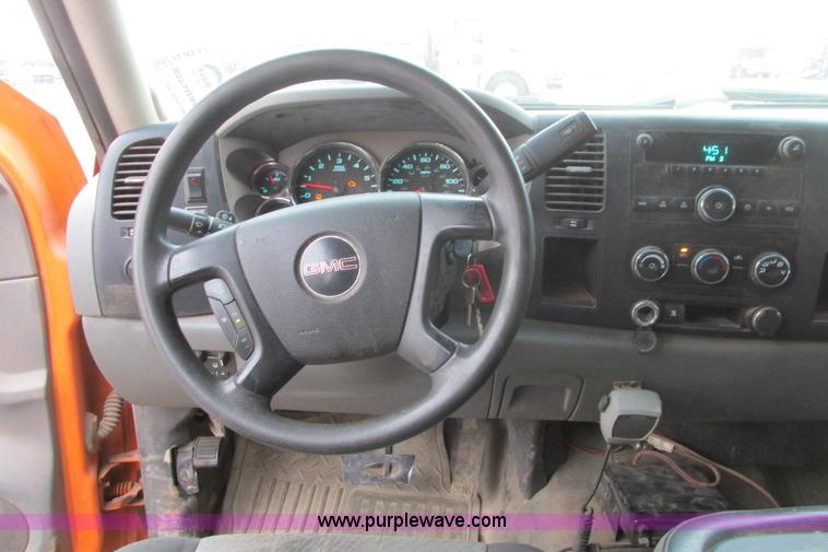 image for item G8337 2009 GMC Sierra 2500HD Ext. Cab pickup truck