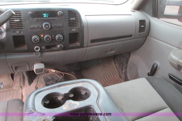 image for item G8337 2009 GMC Sierra 2500HD Ext. Cab pickup truck