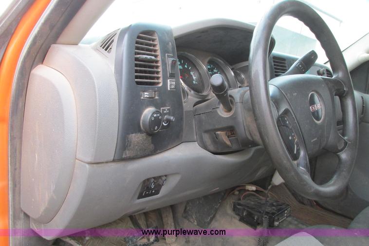 image for item G8337 2009 GMC Sierra 2500HD Ext. Cab pickup truck