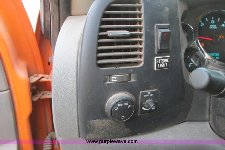 image for item G8337 2009 GMC Sierra 2500HD Ext. Cab pickup truck