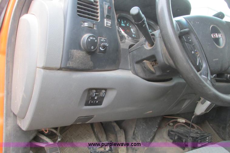 image for item G8337 2009 GMC Sierra 2500HD Ext. Cab pickup truck