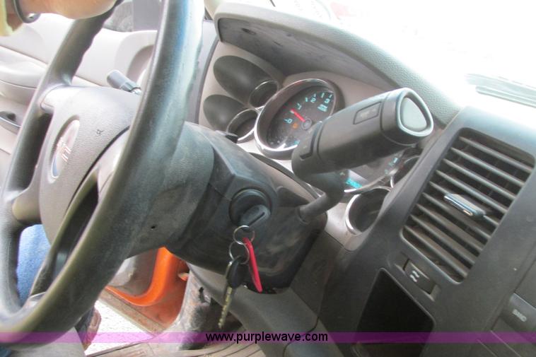 image for item G8337 2009 GMC Sierra 2500HD Ext. Cab pickup truck