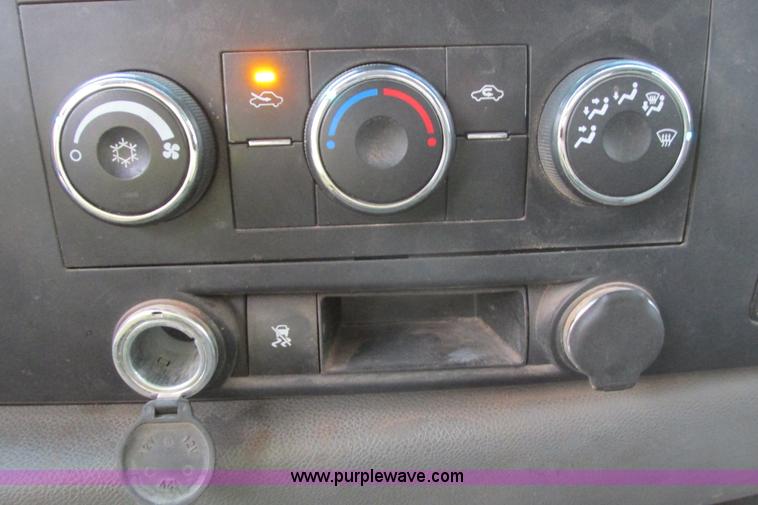 image for item G8337 2009 GMC Sierra 2500HD Ext. Cab pickup truck