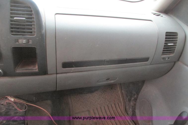 image for item G8337 2009 GMC Sierra 2500HD Ext. Cab pickup truck