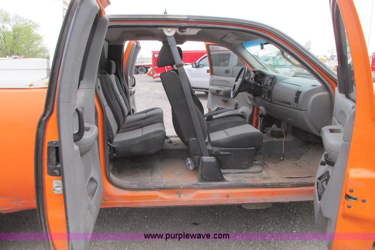 image for item G8337 2009 GMC Sierra 2500HD Ext. Cab pickup truck