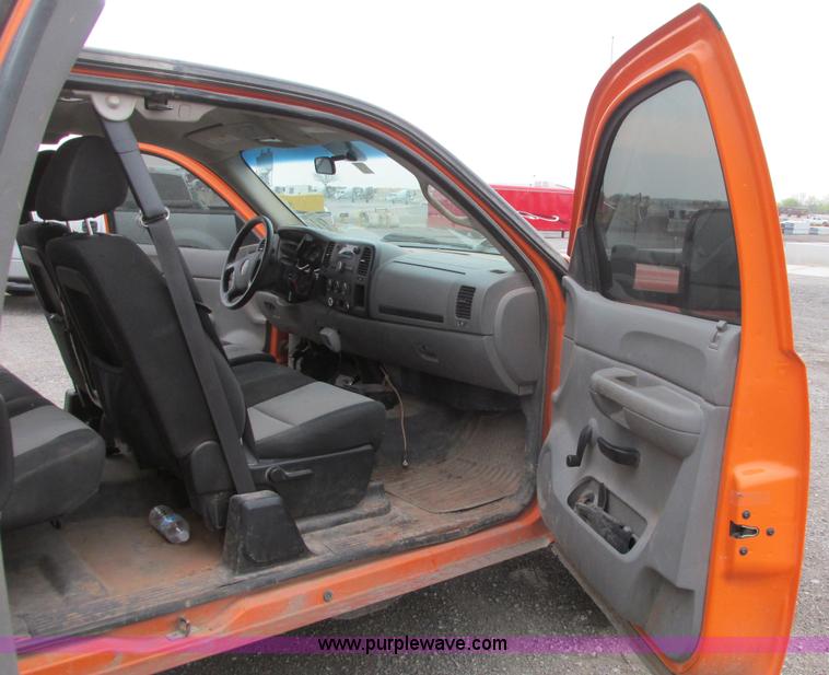 image for item G8337 2009 GMC Sierra 2500HD Ext. Cab pickup truck