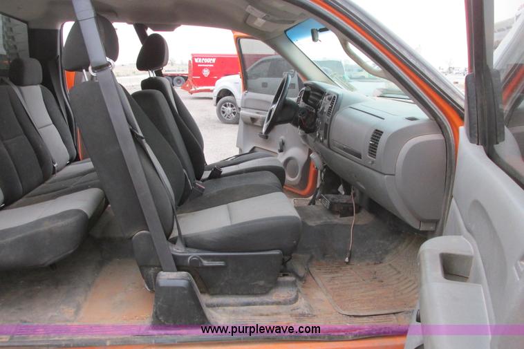 image for item G8337 2009 GMC Sierra 2500HD Ext. Cab pickup truck