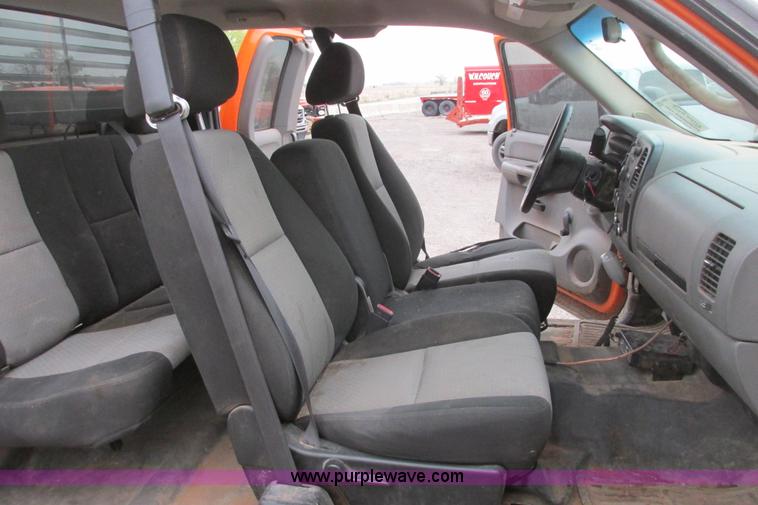 image for item G8337 2009 GMC Sierra 2500HD Ext. Cab pickup truck