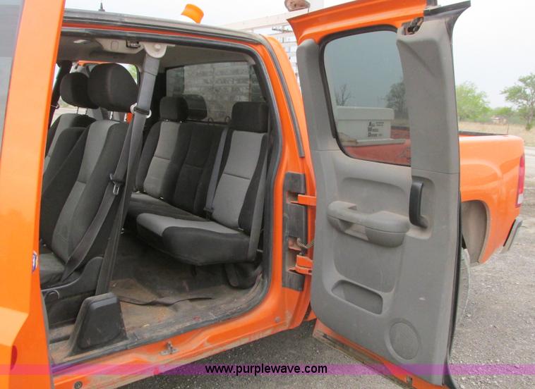 image for item G8337 2009 GMC Sierra 2500HD Ext. Cab pickup truck