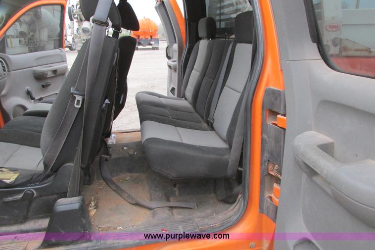 image for item G8337 2009 GMC Sierra 2500HD Ext. Cab pickup truck