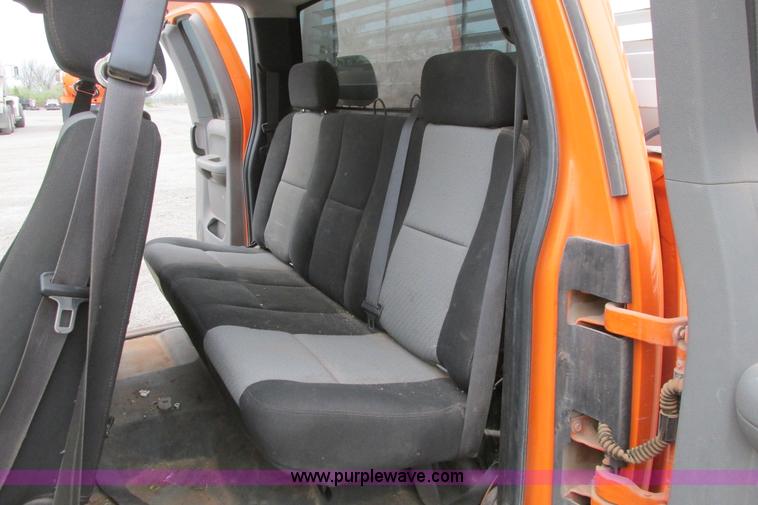 image for item G8337 2009 GMC Sierra 2500HD Ext. Cab pickup truck