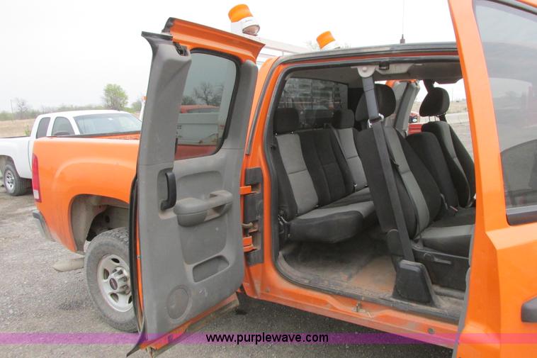 image for item G8337 2009 GMC Sierra 2500HD Ext. Cab pickup truck
