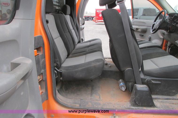 image for item G8337 2009 GMC Sierra 2500HD Ext. Cab pickup truck