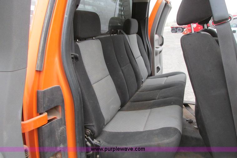 image for item G8337 2009 GMC Sierra 2500HD Ext. Cab pickup truck