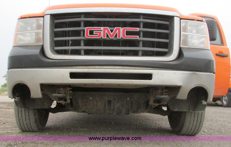image for item G8337 2009 GMC Sierra 2500HD Ext. Cab pickup truck
