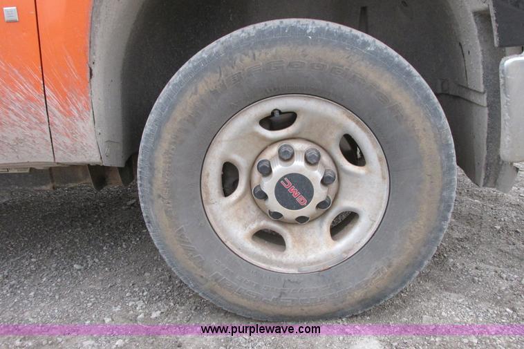 image for item G8337 2009 GMC Sierra 2500HD Ext. Cab pickup truck