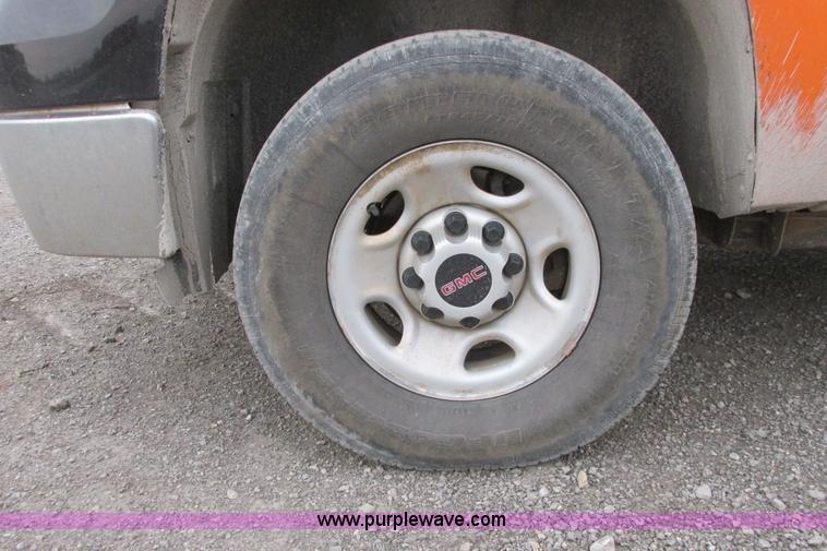 image for item G8337 2009 GMC Sierra 2500HD Ext. Cab pickup truck