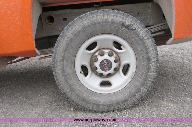 image for item G8337 2009 GMC Sierra 2500HD Ext. Cab pickup truck