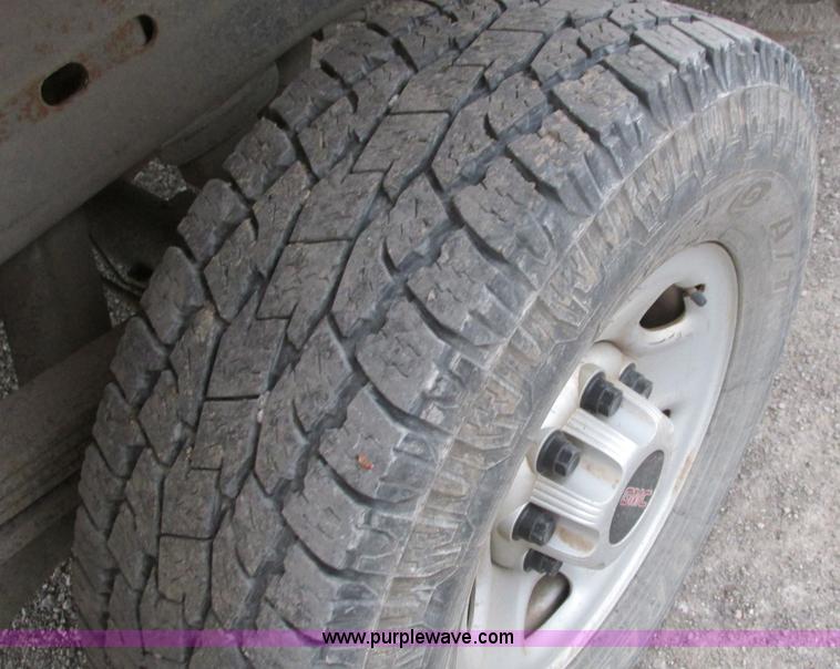 image for item G8337 2009 GMC Sierra 2500HD Ext. Cab pickup truck