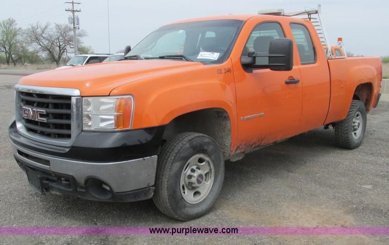image for item G8352 2008 GMC Sierra 2500HD Ext. Cab pickup truck