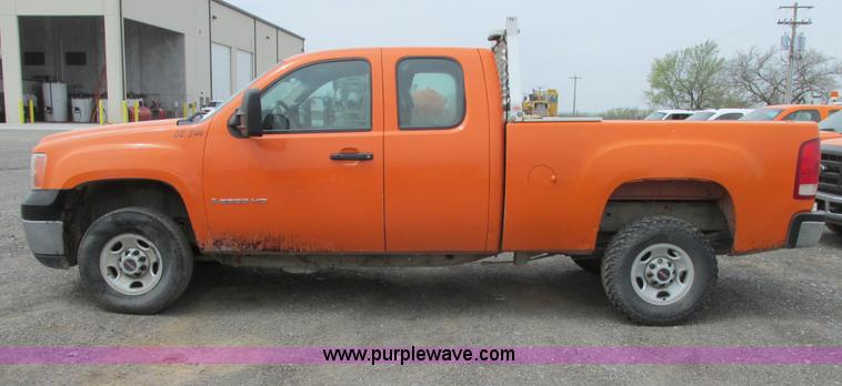 image for item G8352 2008 GMC Sierra 2500HD Ext. Cab pickup truck