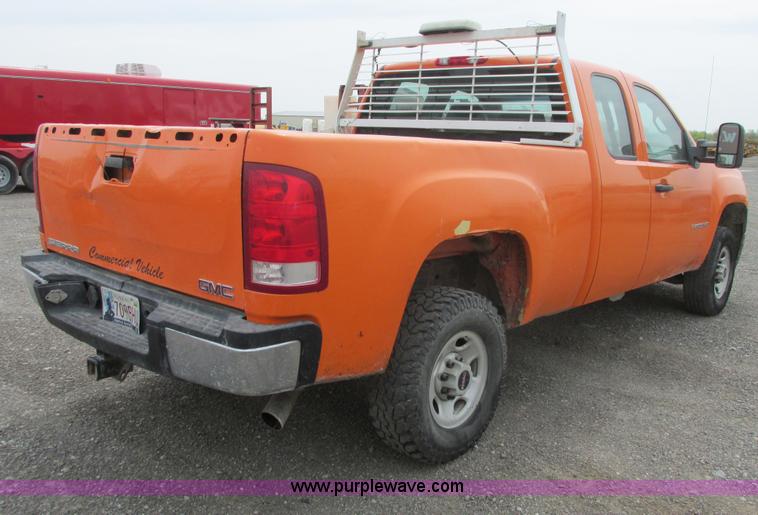 image for item G8352 2008 GMC Sierra 2500HD Ext. Cab pickup truck
