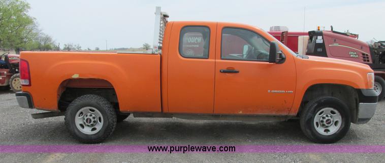 image for item G8352 2008 GMC Sierra 2500HD Ext. Cab pickup truck