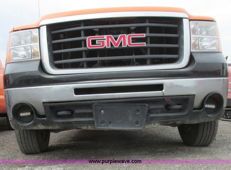 image for item G8352 2008 GMC Sierra 2500HD Ext. Cab pickup truck