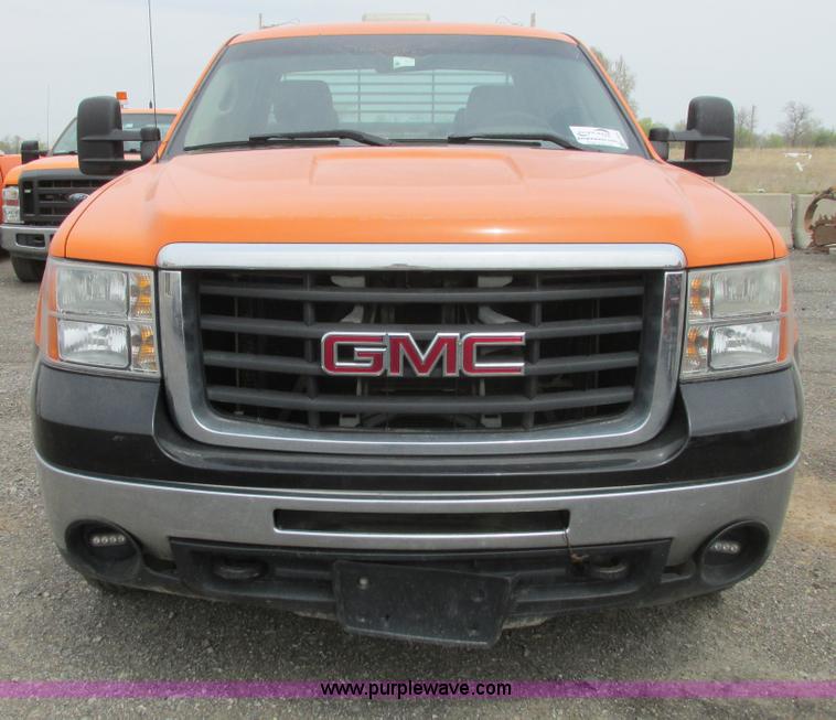 image for item G8352 2008 GMC Sierra 2500HD Ext. Cab pickup truck