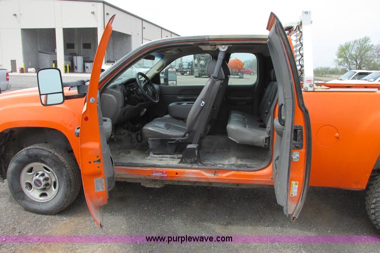 image for item G8352 2008 GMC Sierra 2500HD Ext. Cab pickup truck