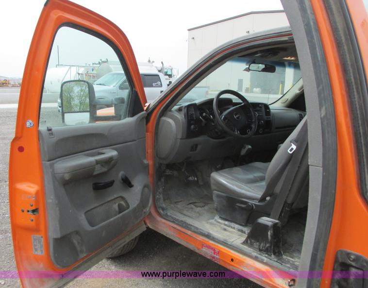 image for item G8352 2008 GMC Sierra 2500HD Ext. Cab pickup truck