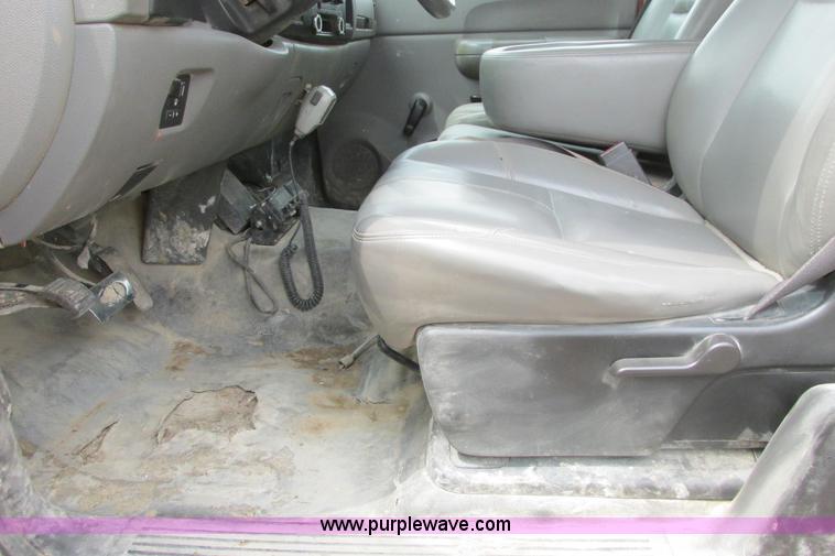 image for item G8352 2008 GMC Sierra 2500HD Ext. Cab pickup truck