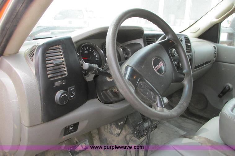 image for item G8352 2008 GMC Sierra 2500HD Ext. Cab pickup truck