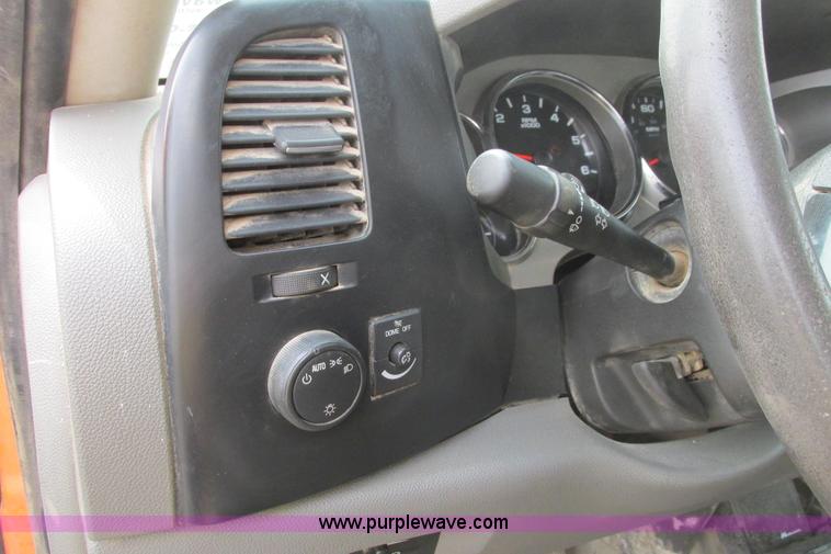 image for item G8352 2008 GMC Sierra 2500HD Ext. Cab pickup truck