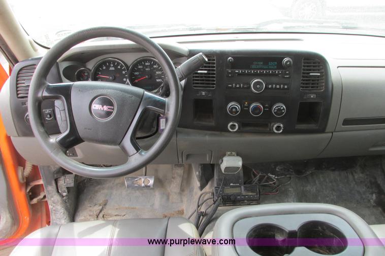 image for item G8352 2008 GMC Sierra 2500HD Ext. Cab pickup truck