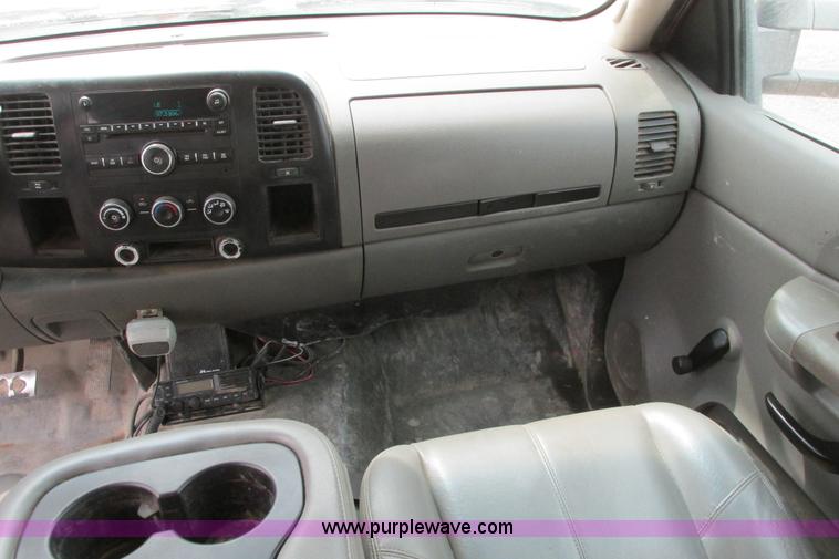 image for item G8352 2008 GMC Sierra 2500HD Ext. Cab pickup truck