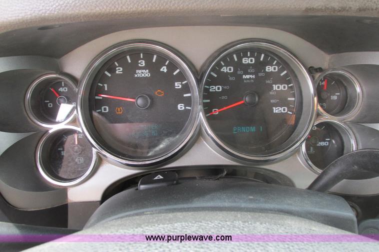 image for item G8352 2008 GMC Sierra 2500HD Ext. Cab pickup truck