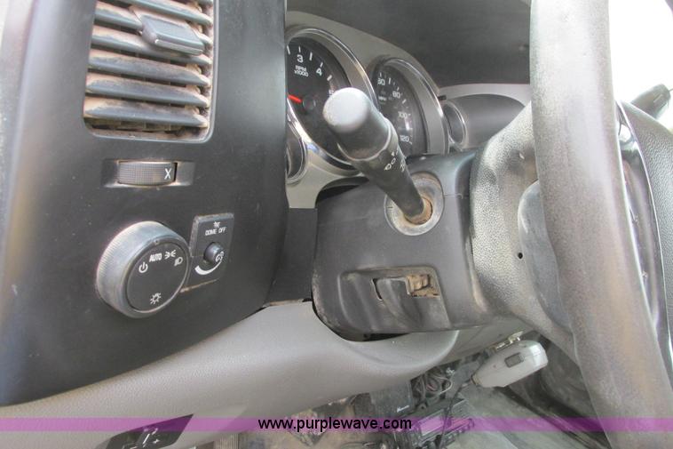 image for item G8352 2008 GMC Sierra 2500HD Ext. Cab pickup truck