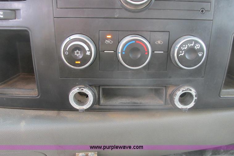 image for item G8352 2008 GMC Sierra 2500HD Ext. Cab pickup truck