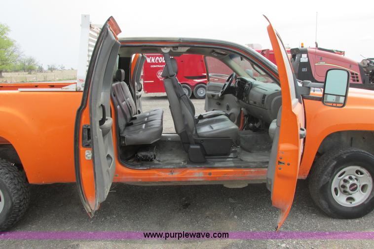 image for item G8352 2008 GMC Sierra 2500HD Ext. Cab pickup truck